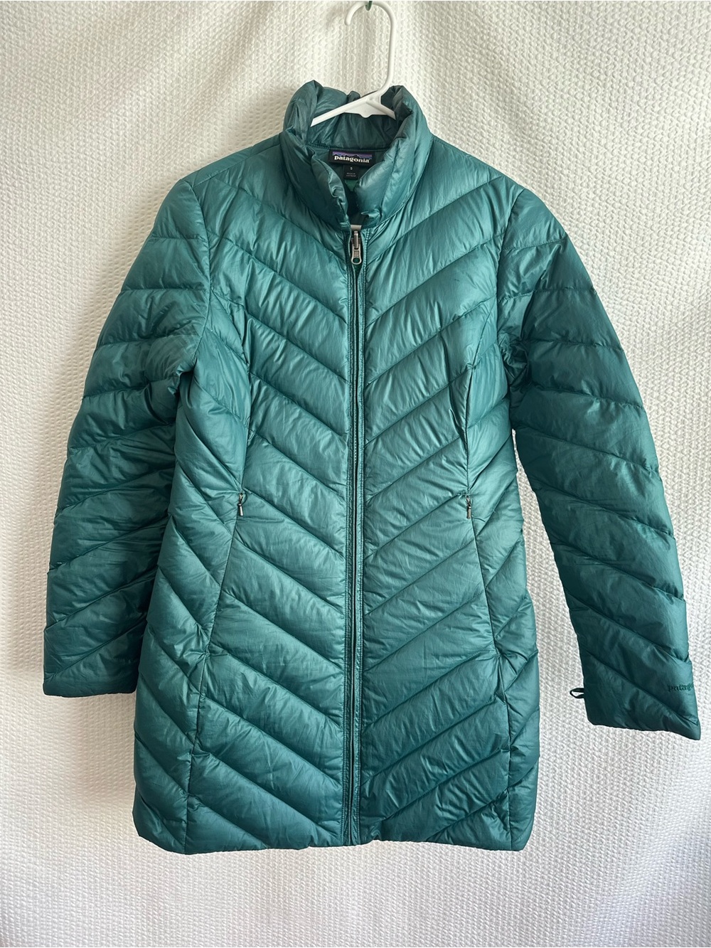 Patagonia Women’s Green Down Long Puffer Jacket Size: Small